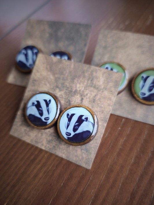 Mäyrä-nappikorvakorut (puu&epoksi)