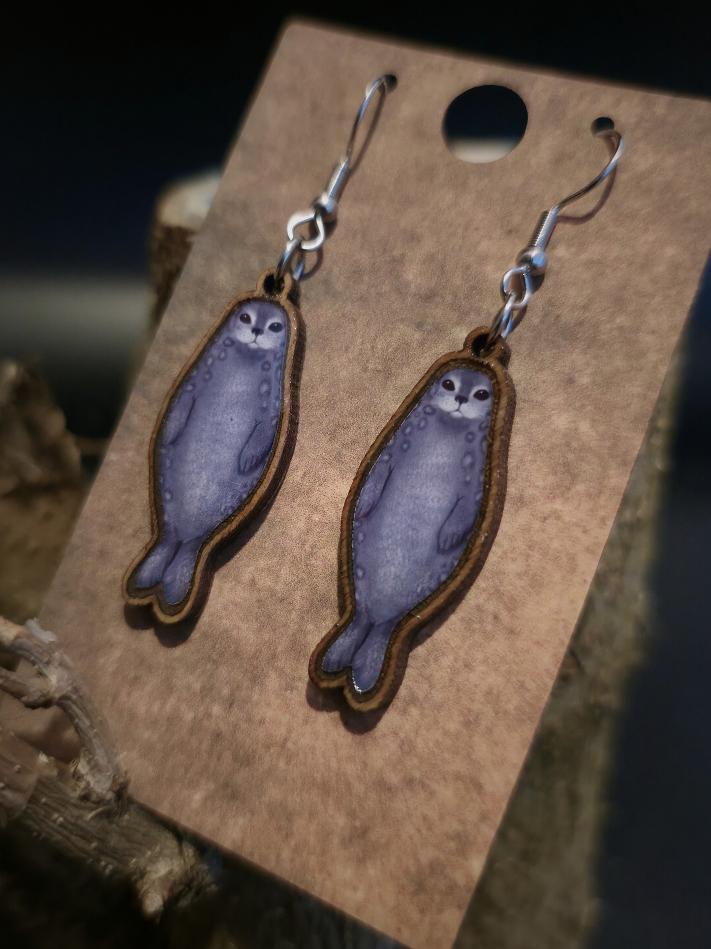 Saimaannorppa-korvakorut 2.0 (koivu&epoksi)