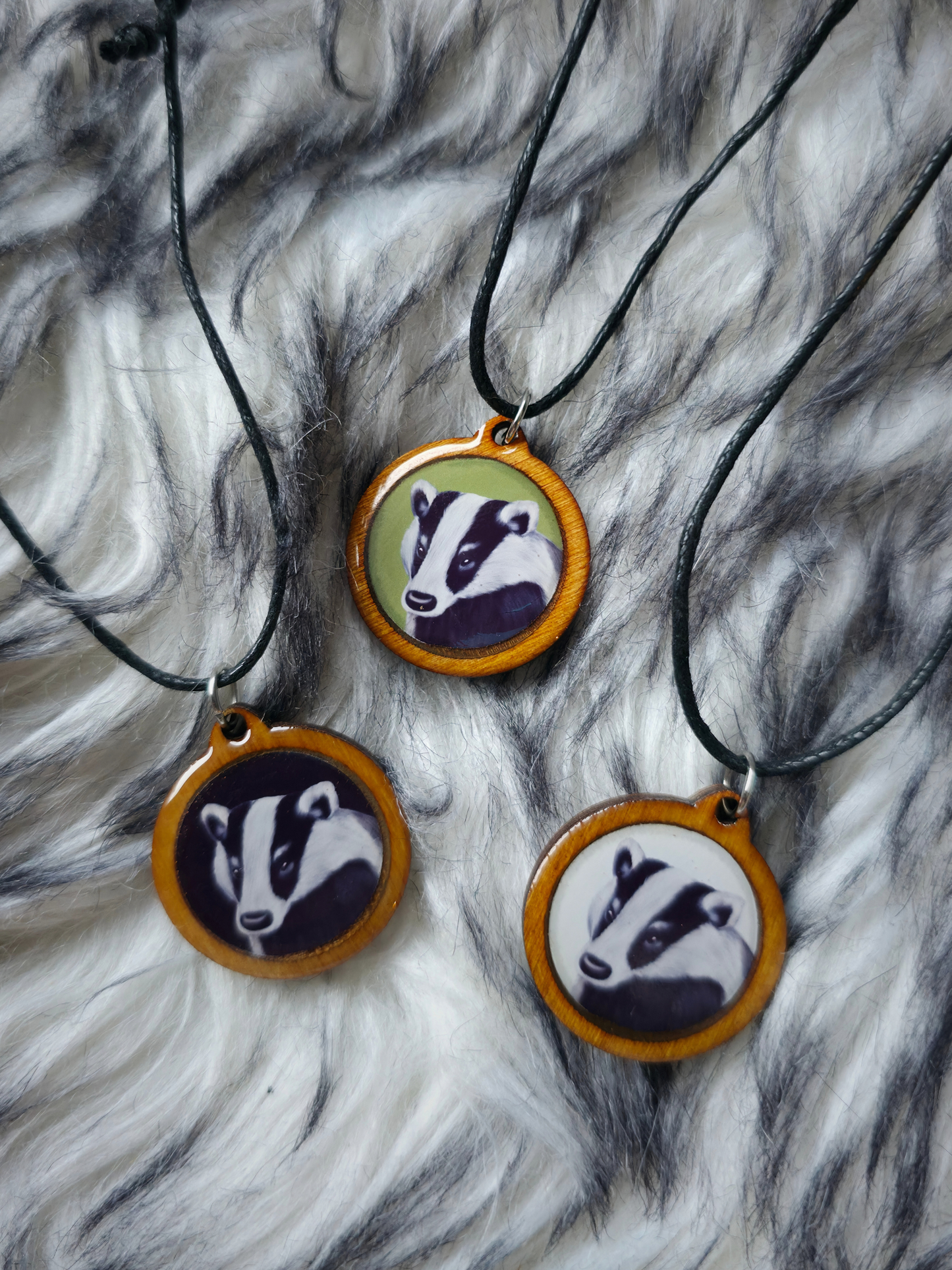 Mäyrä-kaulakoru (puu&epoksi)