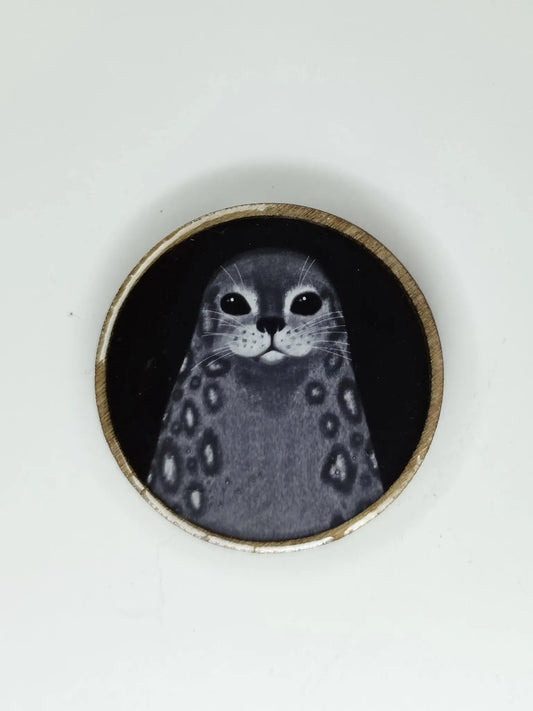 Saimaannorppa - magneetti (koivu&epoksi/musta) - Vioris