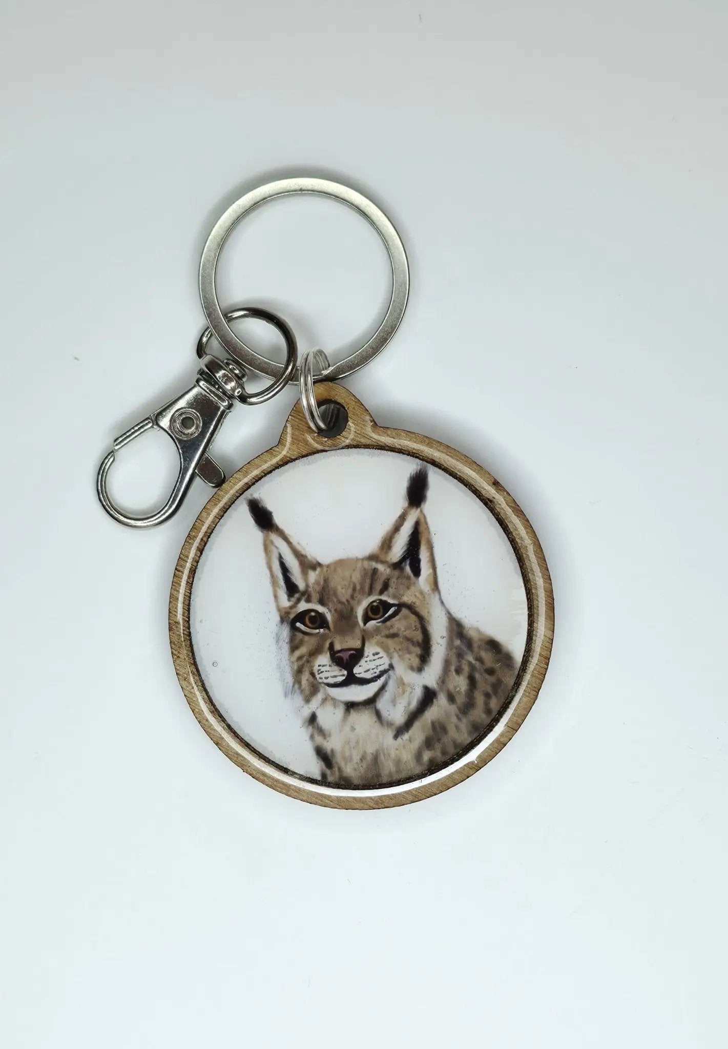 Valkoinen Ilves-avaimenperä koivua ja epoksia