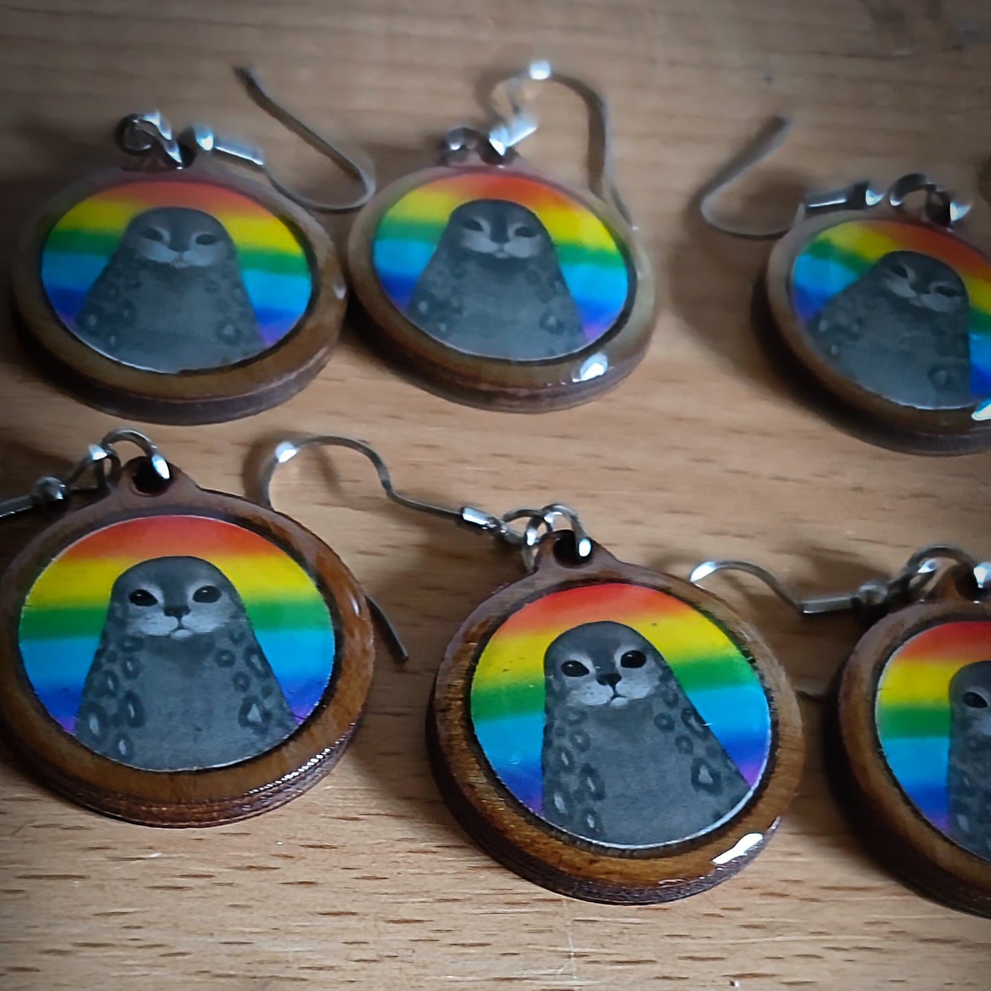 Korvakorut - Roikkuvat, Saimaannorppa Pride (koivu&epoksi)