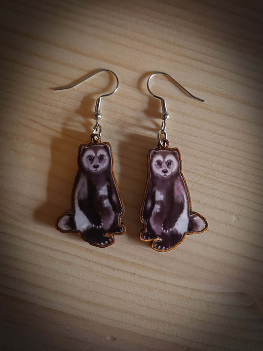 Suomalaisesta koivusta valmistetut korvakorut epoksipinnoitteella, aiheena suomen erilaiset luonnon eläimet