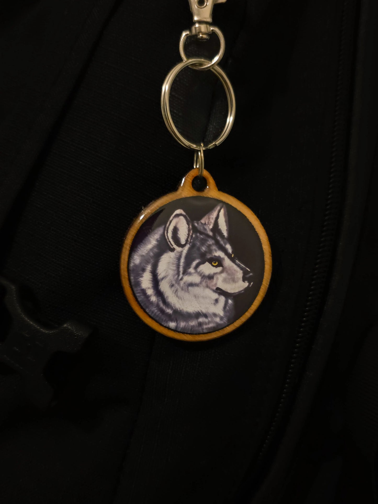 Susi-avaimenperä (koivu&epoksi) Vioris - käsintehdyt korut ja tuotteet