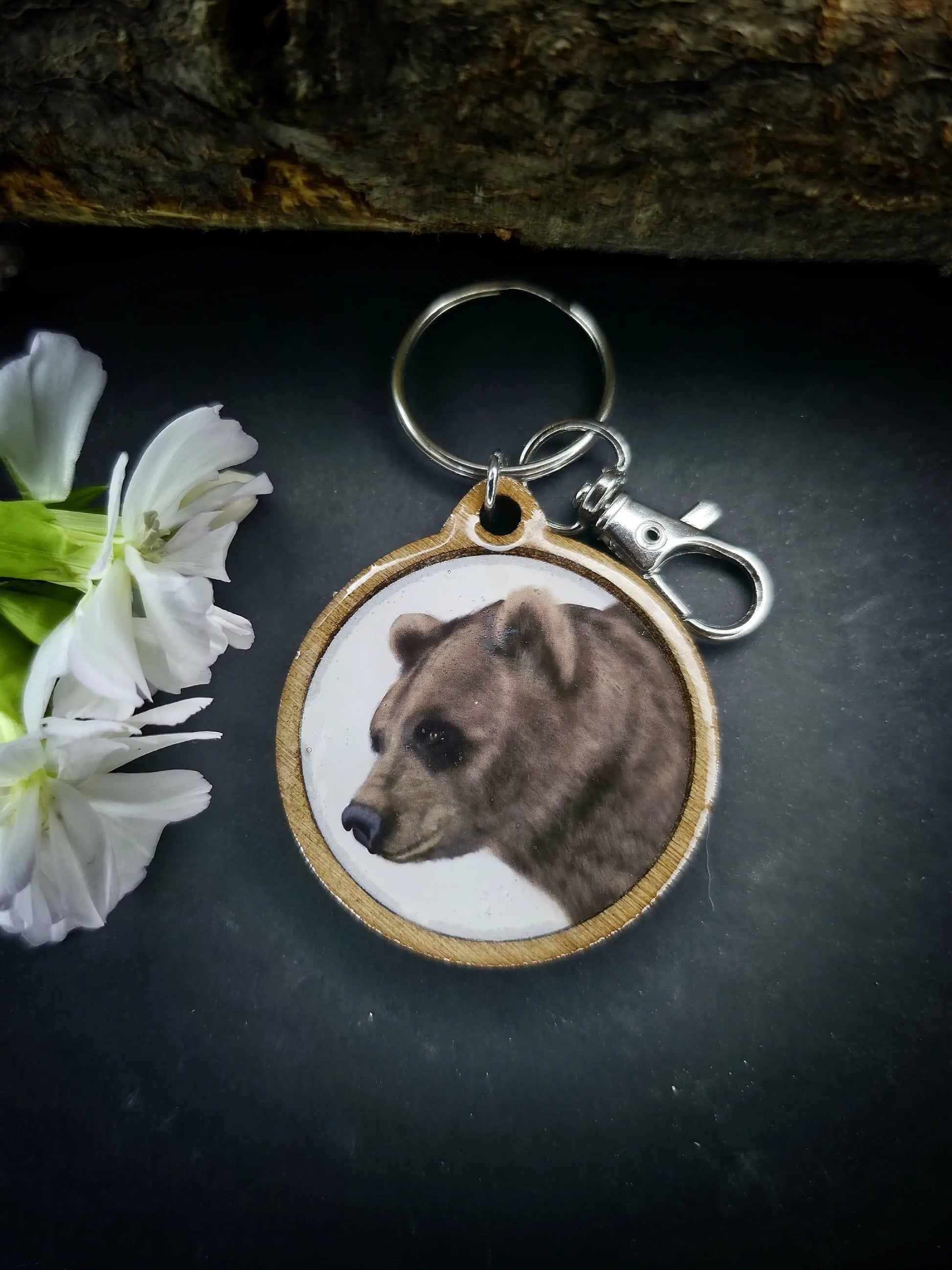 Karhu-avaimenperä (koivu&epoksi) Vioris - käsintehdyt korut ja tuotteet