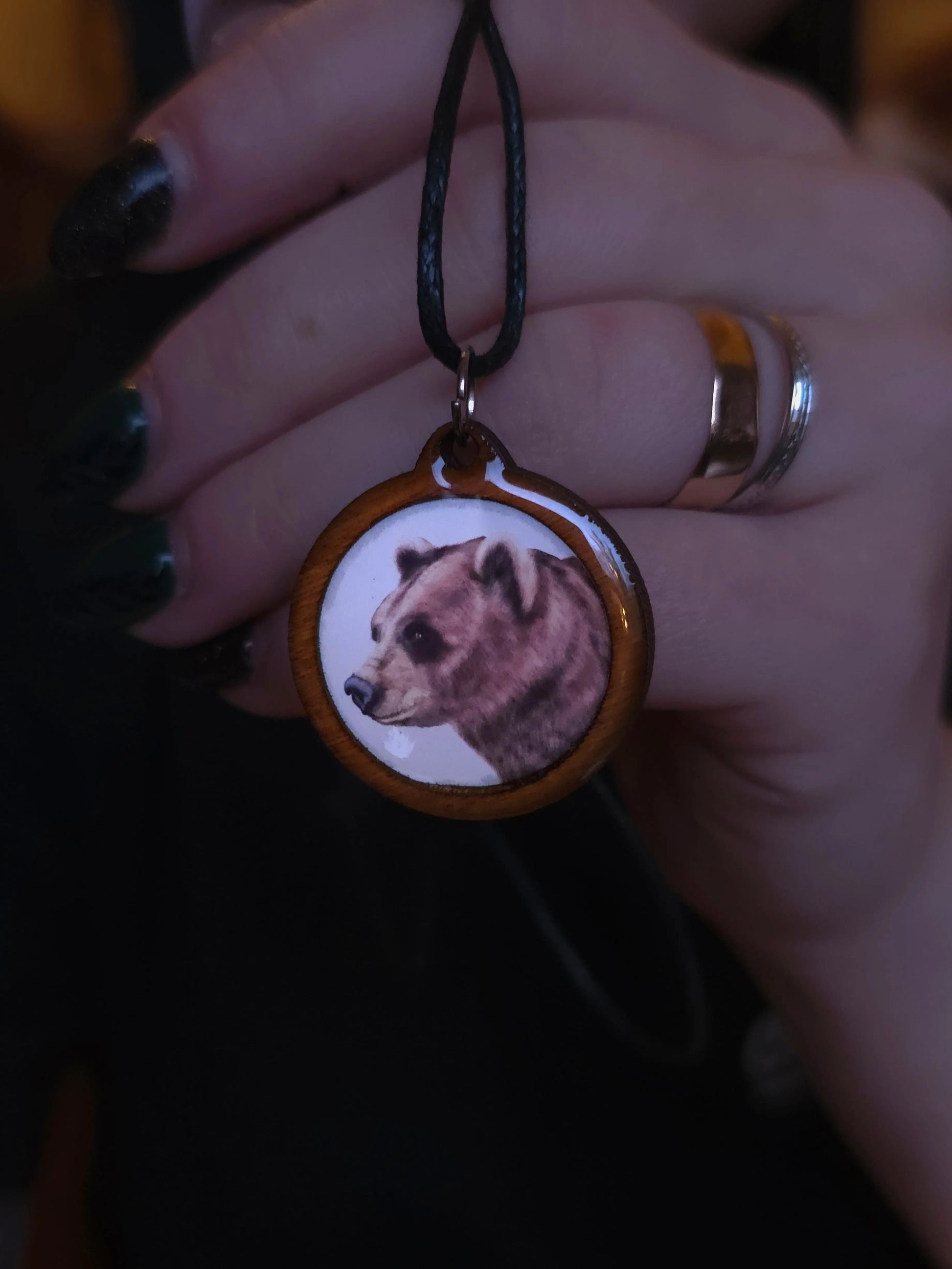 Karhu-kaulakoru (puu&epoksi) Vioris - käsintehdyt korut ja tuotteet