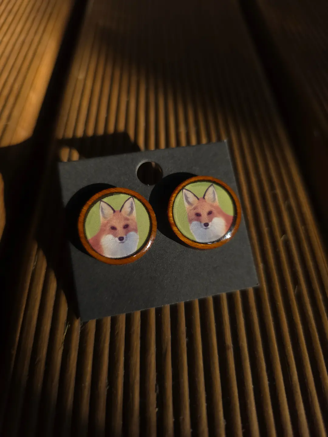 Kettu-nappikorvakorut (puu&epoksi) Vioris - käsintehdyt korut ja tuotteet