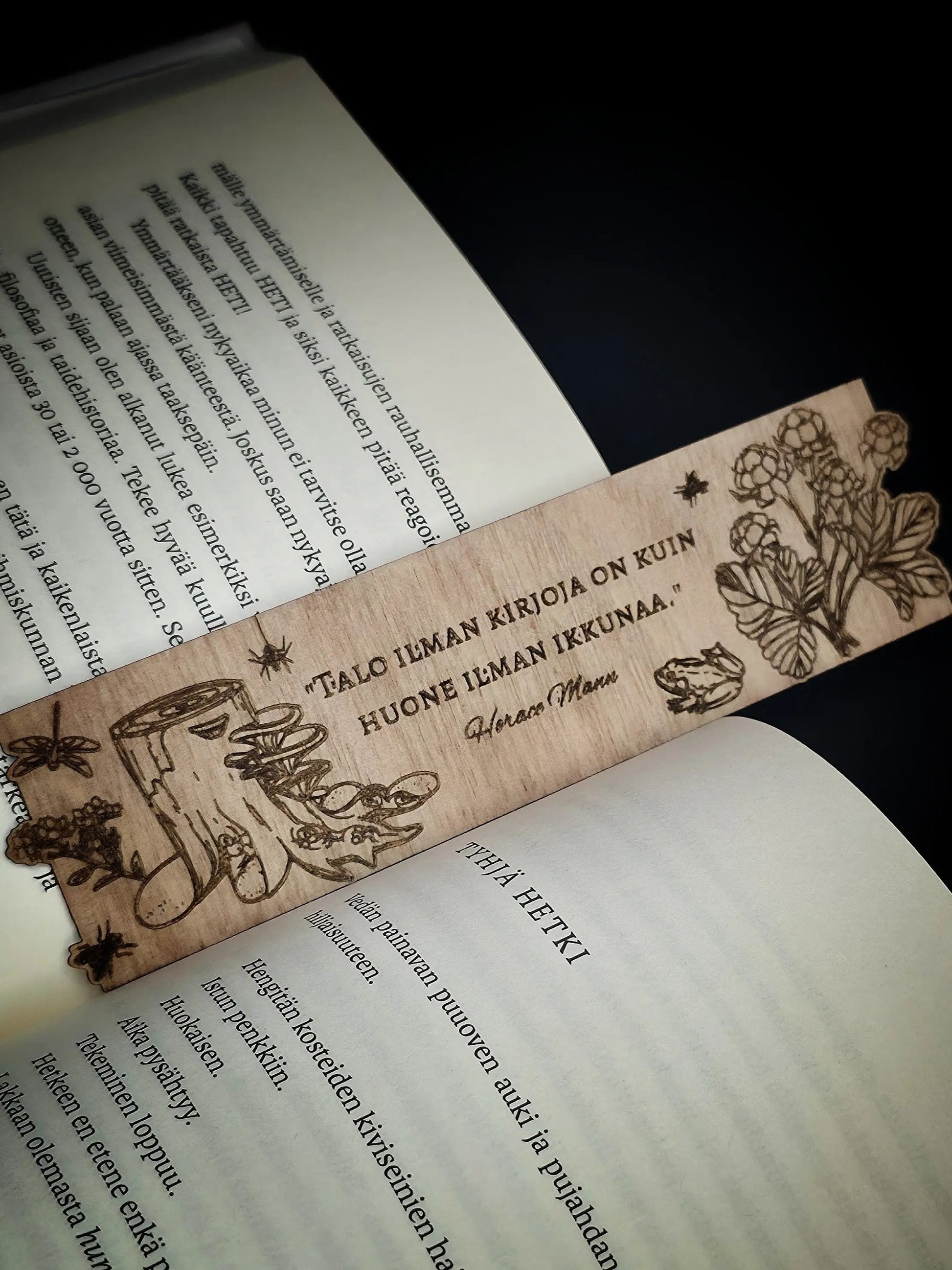 Kirjanmerkki - Suo Vioris - käsintehdyt korut ja tuotteet