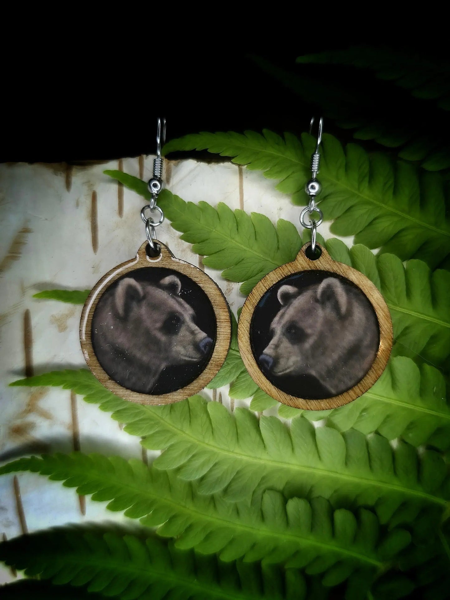 Karhu-korvakorut (koivu&epoksi) Vioris - käsintehdyt korut ja tuotteet