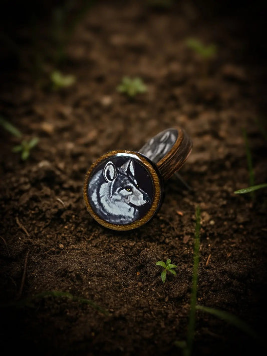 Susi-nappikorvakorut (puu&epoksi) Vioris - käsintehdyt korut ja tuotteet